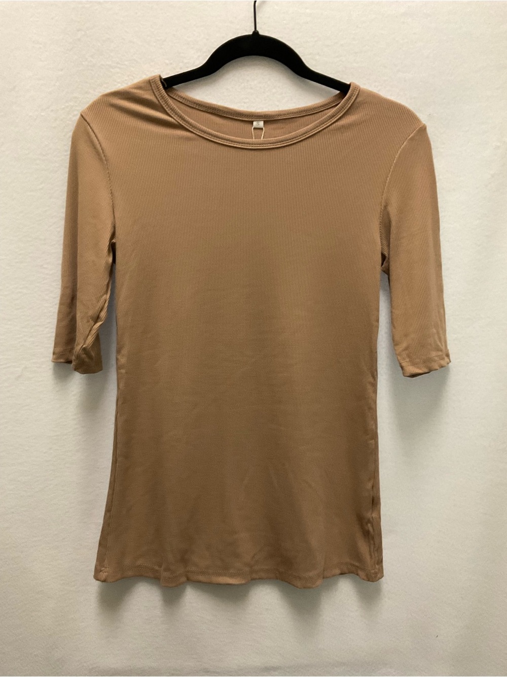 Women’s Crewneck Elbow-Sleeve Top in Camel